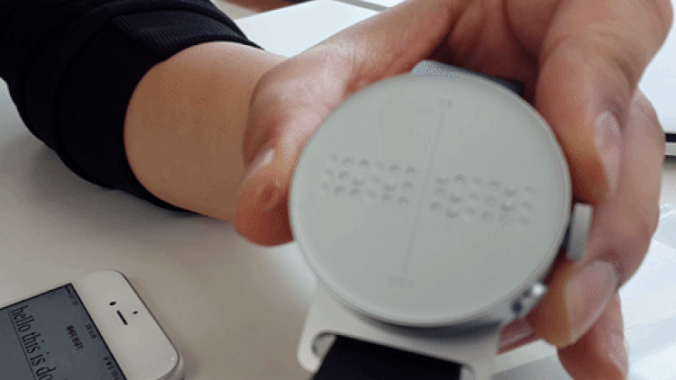 Movimiento smartwatch braille